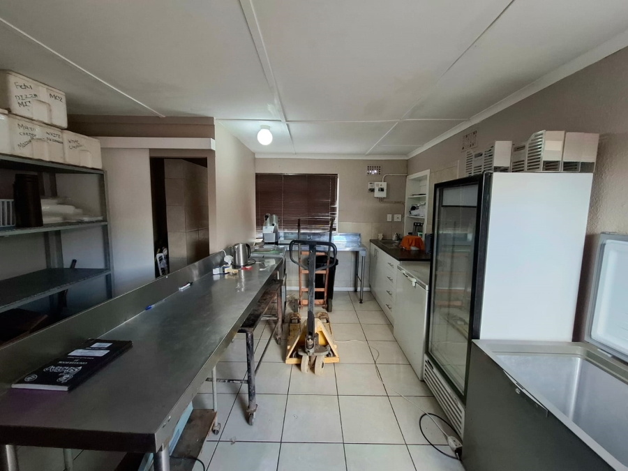 4 Bedroom Property for Sale in Oakdale Western Cape